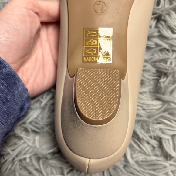 NWT Journee Collection Saur Pumps in Grey - Picture 10 of 14